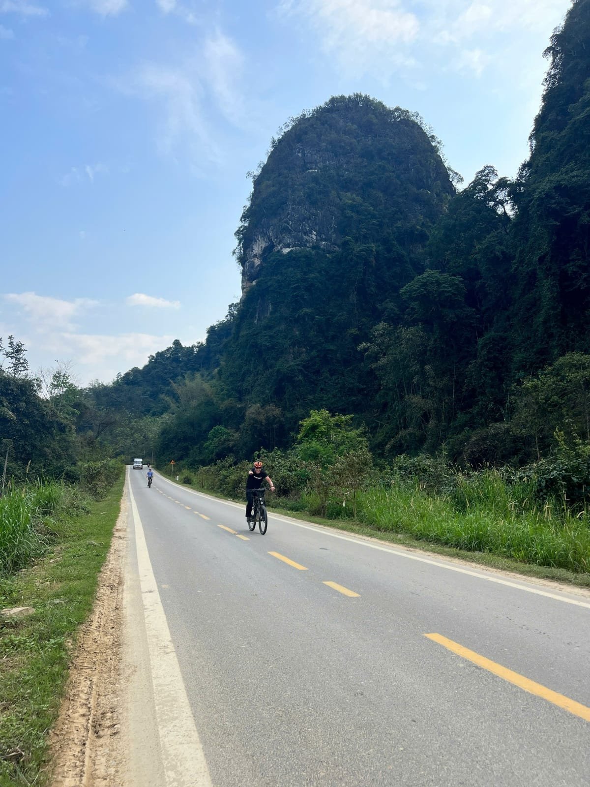 9-Day Golden Route Loop Cycling Tour: Hanoi to Cao Bang & Ba Be Lake